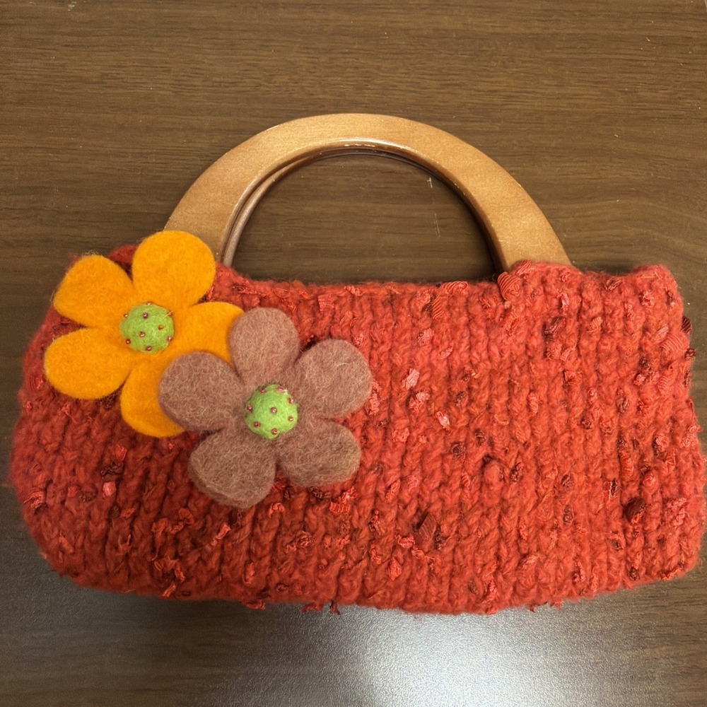 Vintage Red Knit Handbag Wooden Handles Felt Flower Appliqué Boho Purse